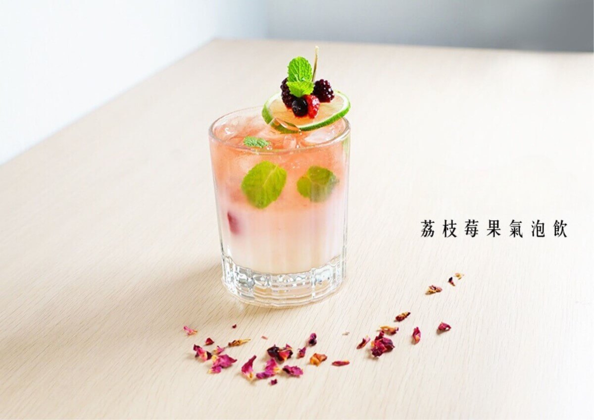 Lychee Berry Sparkling Drink